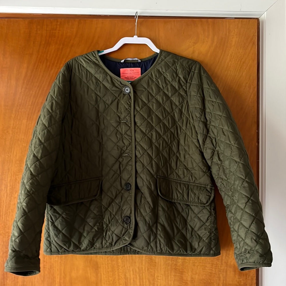 J crew signature puffer jacket. Olive green and navy inside lining.